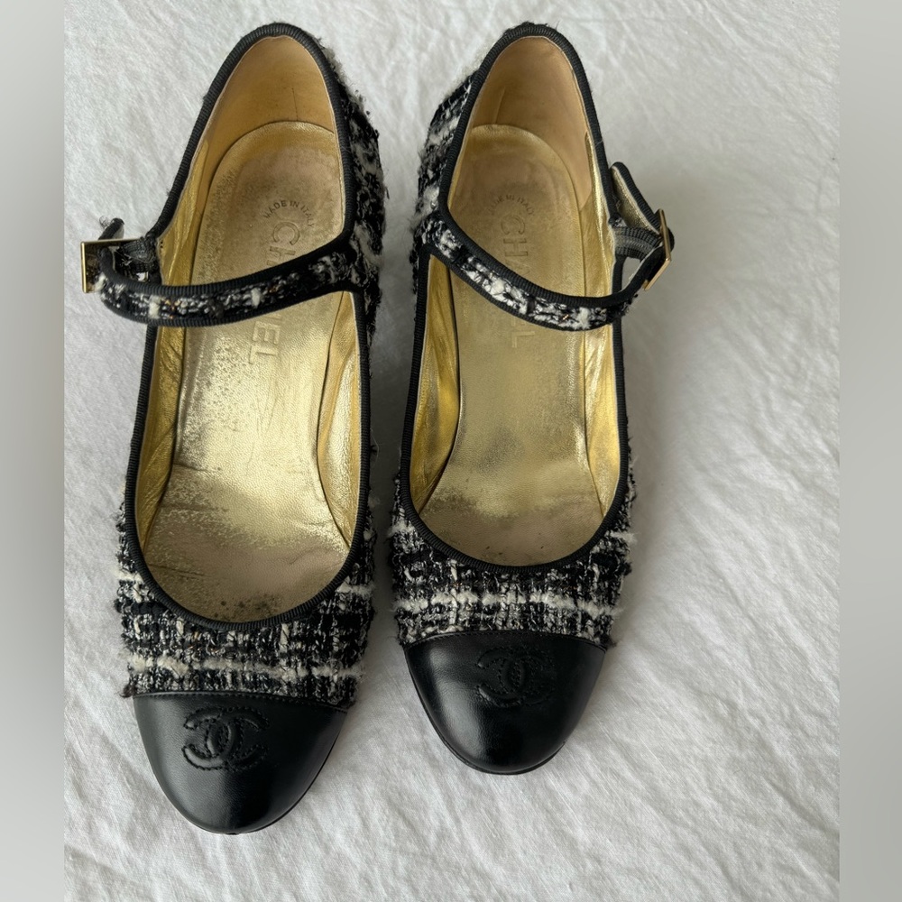 CHANEL size 9 Tweed Heels - Picture 3 of 4